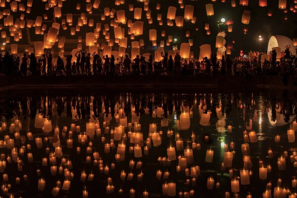 万圣节的大型派对庆祝活动