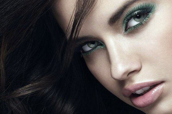 Maquillaje de ojos verde glamour