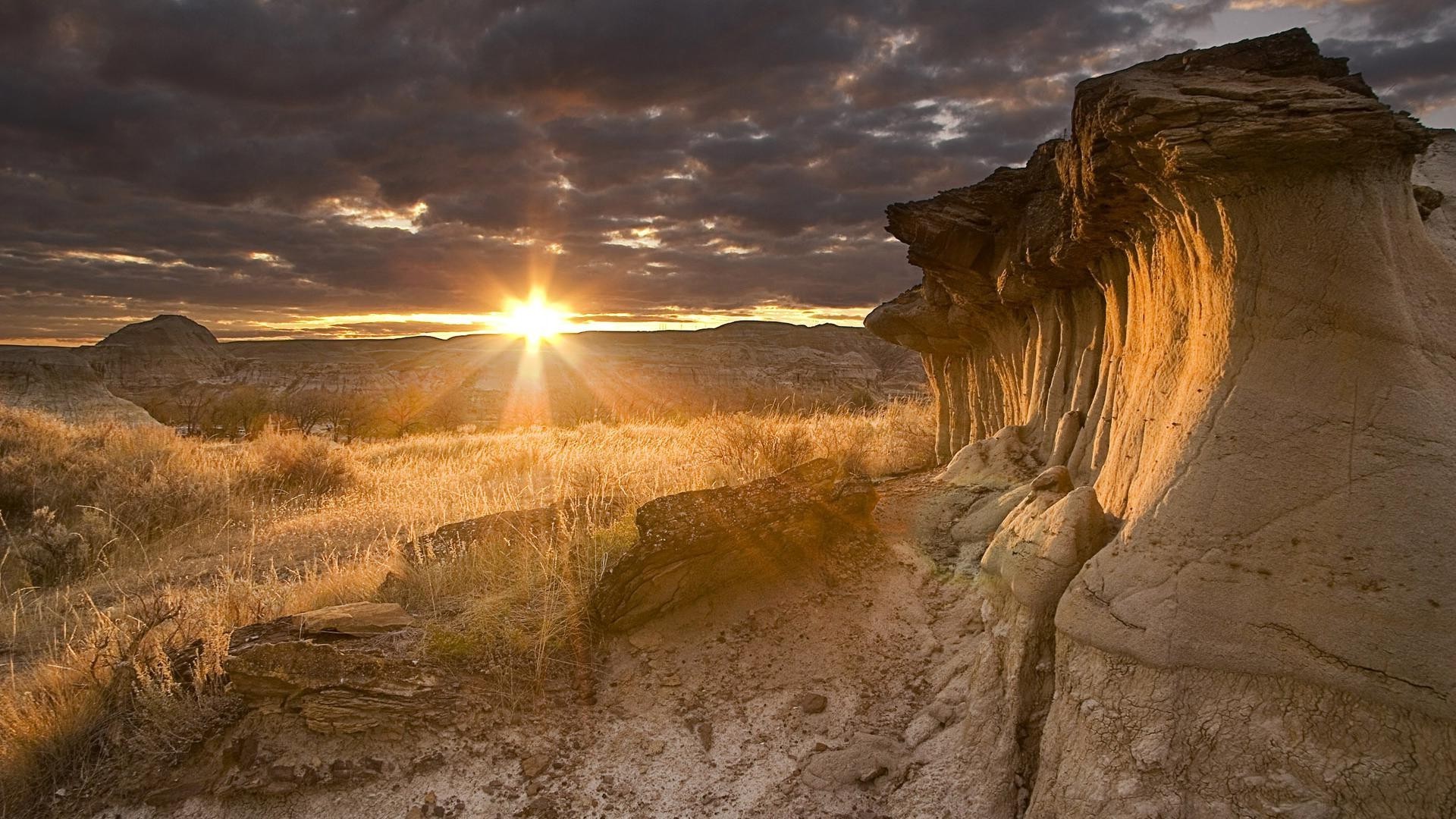 coucher de soleil et aube coucher de soleil aube paysage ciel voyage à l extérieur nature désert eau crépuscule soir soleil rock