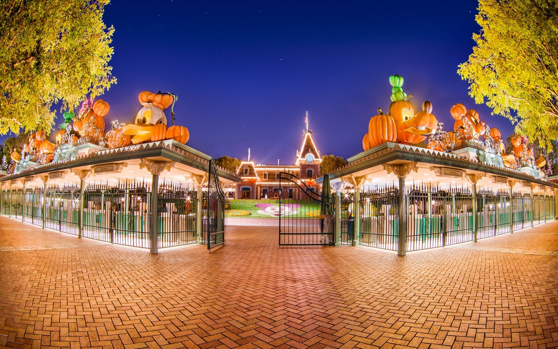 halloween voyage architecture tourisme maison temple ciel culture tente château rétro-éclairé ville en plein air soirée construction traditionnel eau parc crépuscule vacances touriste