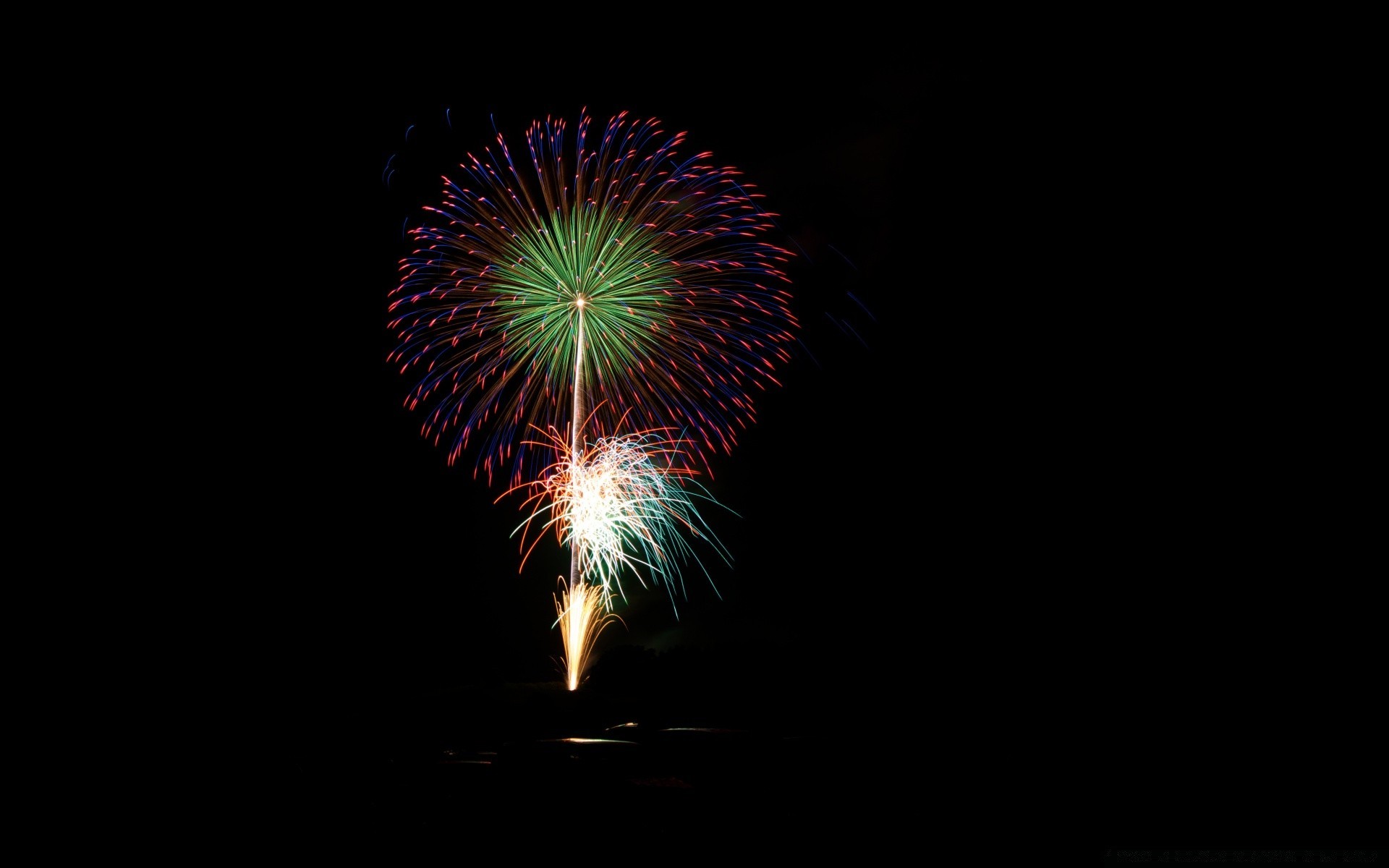 neujahr feuerwerk flamme festival explosion urlaub rakete dunkel weihnachten party hell flare rauch