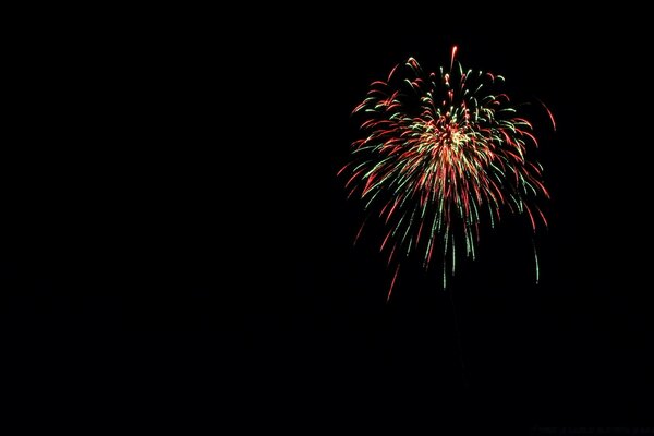 Feuerwerk im Dunkeln für jeden Feiertag