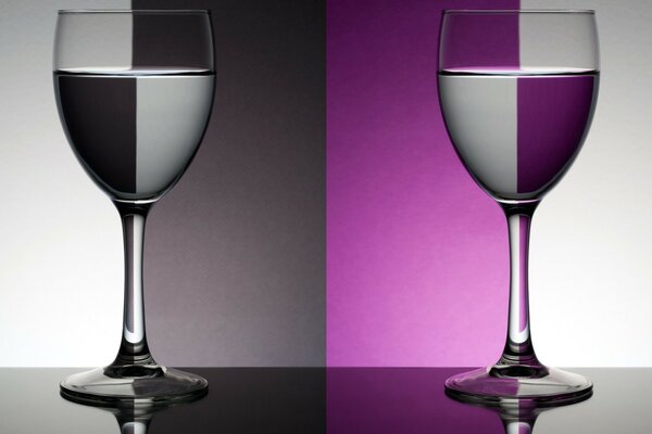 Deux verres sur la table