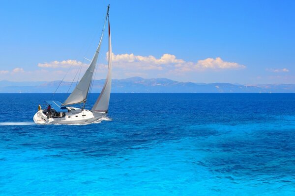 We are in a hurry on sails in the water surface to land