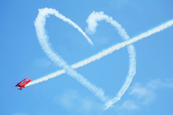 Herz am Himmel Flugzeugrauch Valentinstag