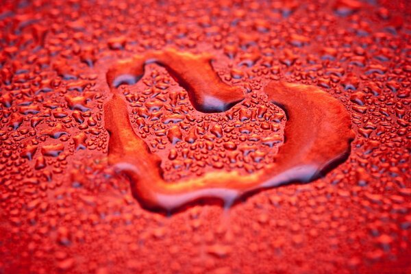 Desktop blurred heart of water droplets