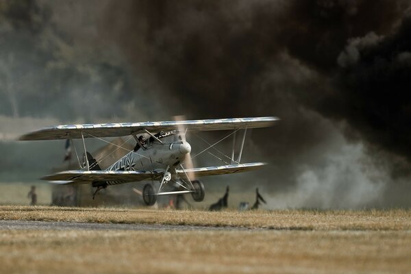 Avion militaire lors d un orage