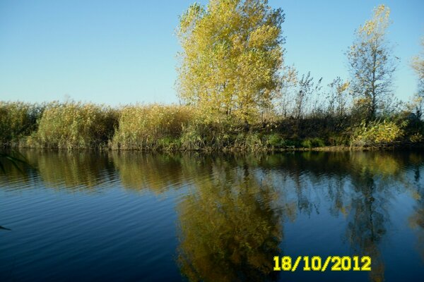 Autumn landscape of early morning on the lake