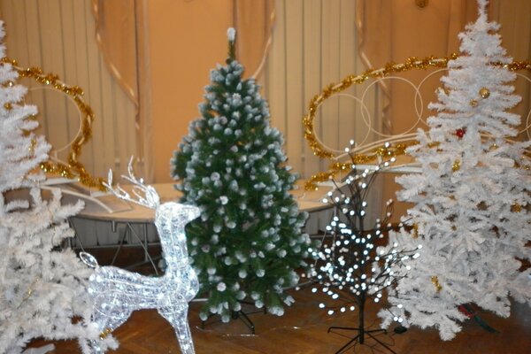 Décorations de Noël. arbre de Noël et cerf