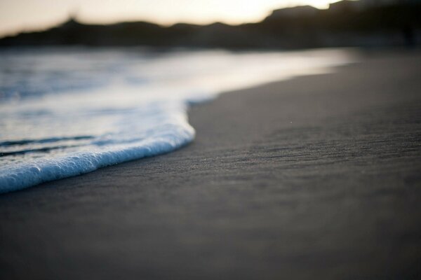 Welle und nasser Sand, Abendlandschaft