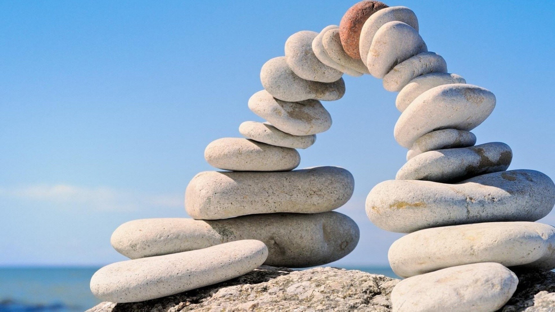 makro zen stabilität balance meditation kopfsteinpflaster harmonie boulder rock stein stapel einfachheit natur strand gelassenheit kies spund verbindung glatt perfektion