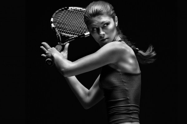 Portrait d une joueuse de tennis avant l impact