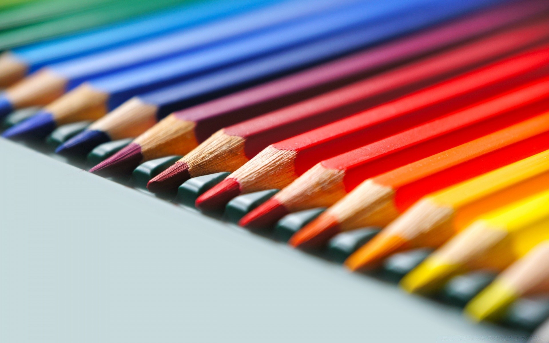 macro crayon bois forte éducation école créativité nain panaché arc-en-ciel palette vue couleur lumineux matériel collège flou composition lignes