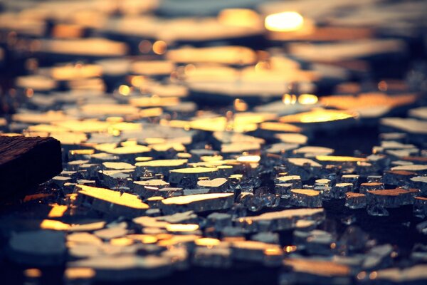 Réflexion de la ville après la pluie