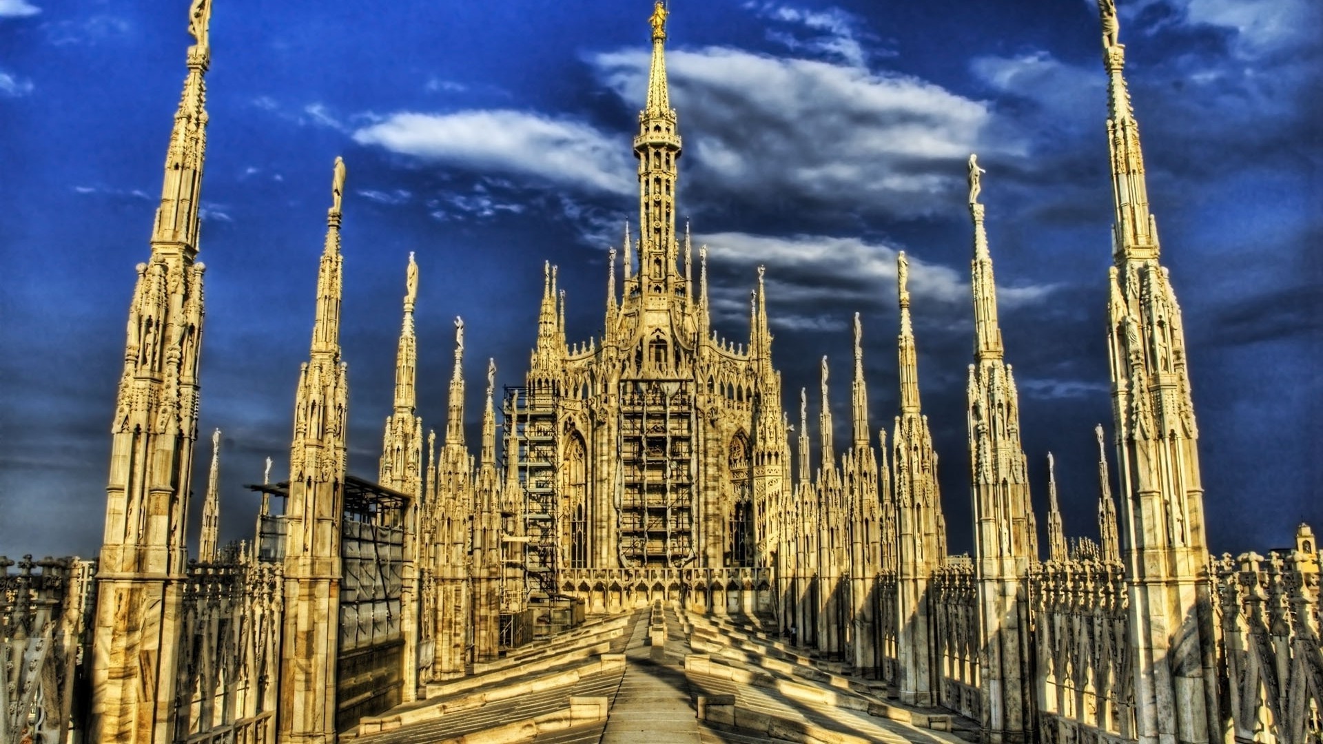 städte und architektur architektur reisen haus turm kathedrale gotisch himmel stadt kirche tourismus religion im freien sehenswürdigkeit denkmal