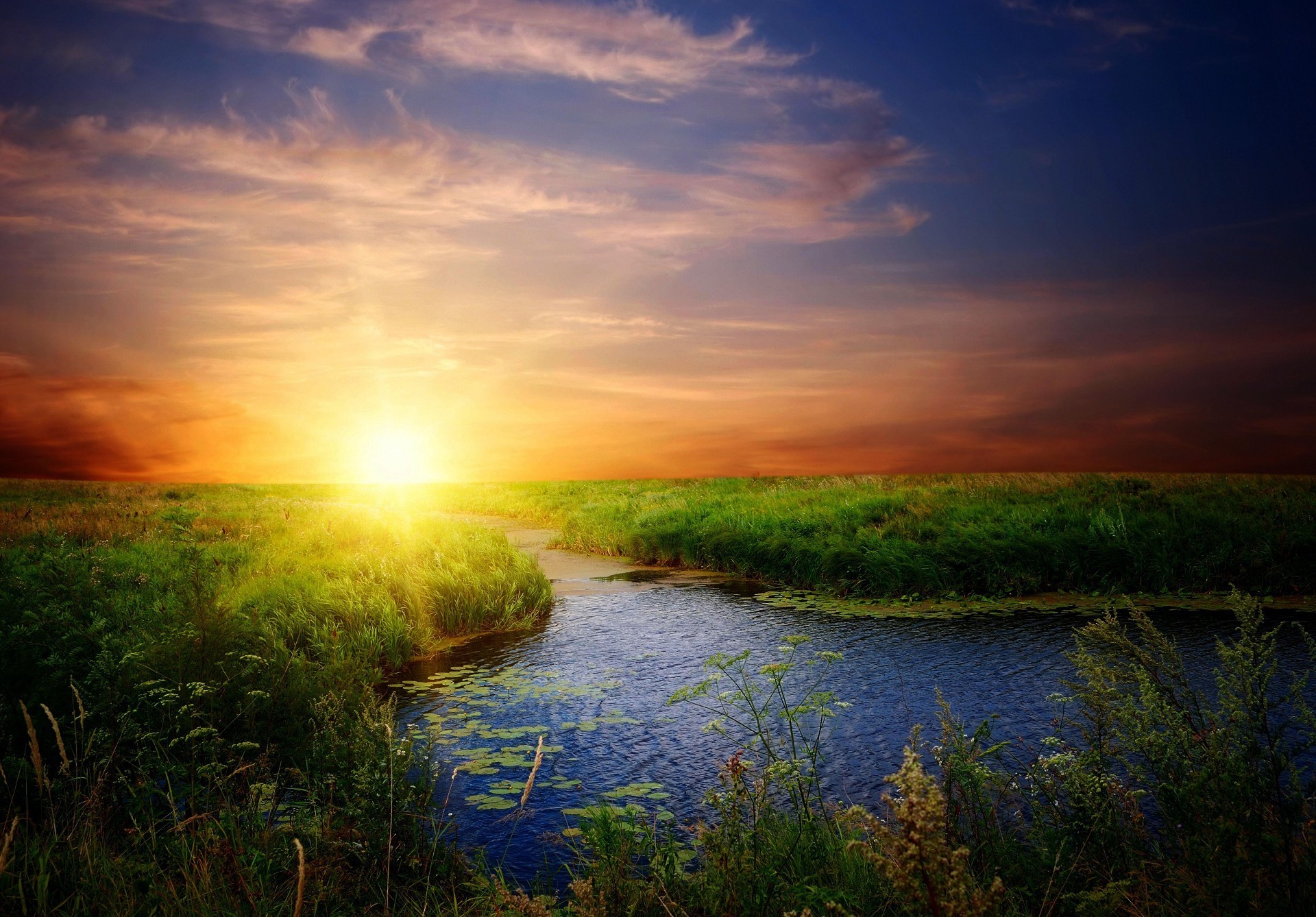 coucher de soleil et aube coucher de soleil aube paysage nature soleil ciel lac eau réflexion soir beau temps herbe nuage lumière crépuscule été