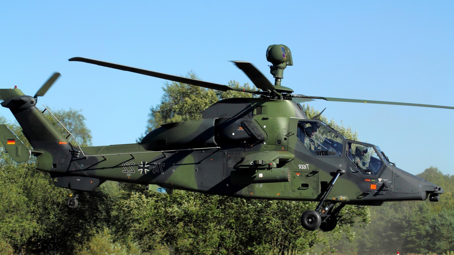 helicópteros militares militar avión helicóptero ejército avión guerra coche fuerza aérea sistema de transporte camuflaje armas aeropuerto aire marina de guerra volar hélice fuerza rotor batalla