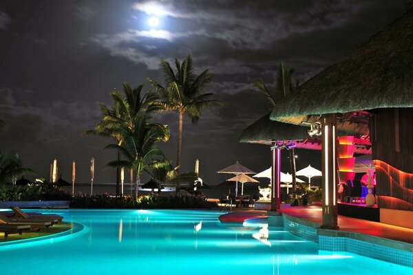 Cielo notturno. Stazione termale. Piscina all aperto