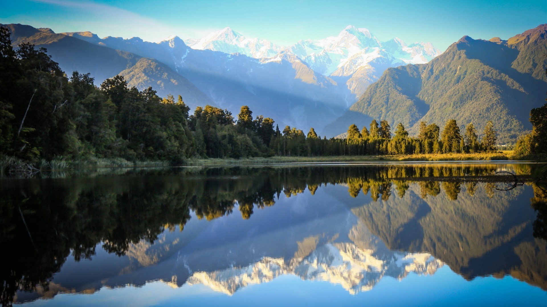 lago reflexión montaña agua paisaje nieve escénico naturaleza madera amanecer viajes al aire libre cielo árbol puesta de sol valle río