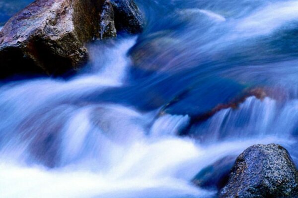 Très belle cascade sur le téléphone