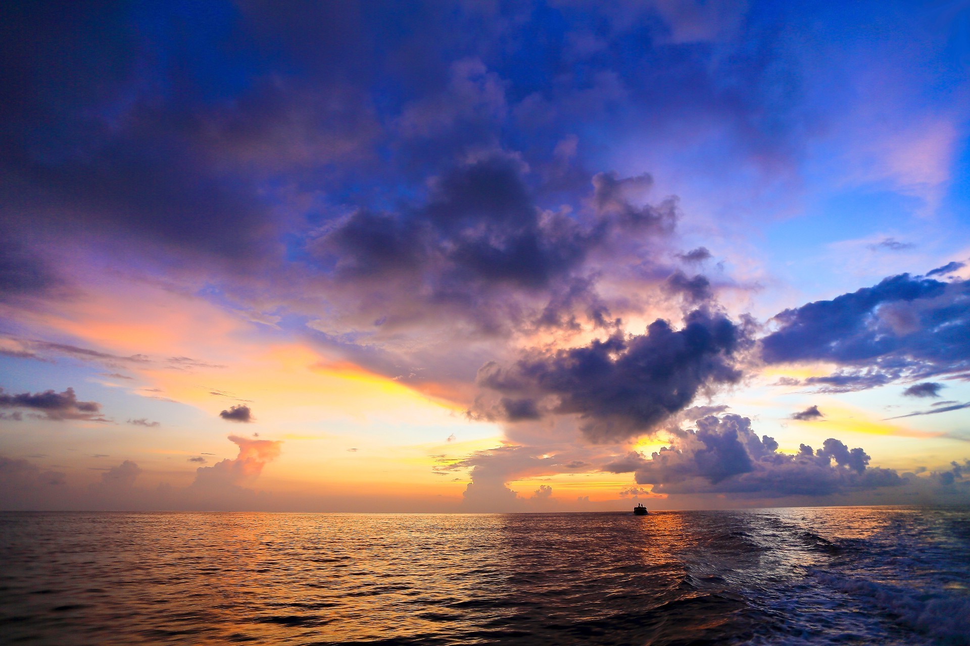 sea and ocean sunset water dawn sun ocean dusk sea evening beach sky landscape fair weather summer seascape nature