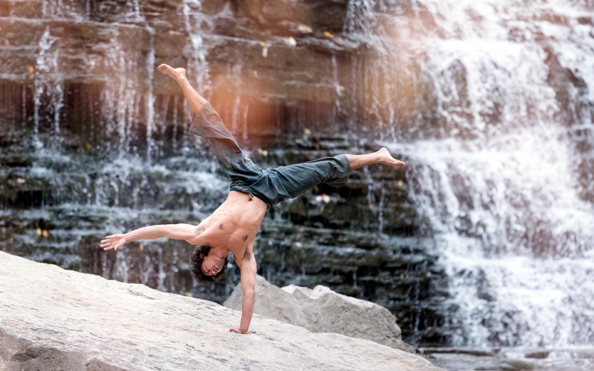 atletas agua naturaleza al aire libre movimiento mujer mojado adulto hermoso placer solo vacaciones verano estilo de vida hombre activo fresco frío viajes