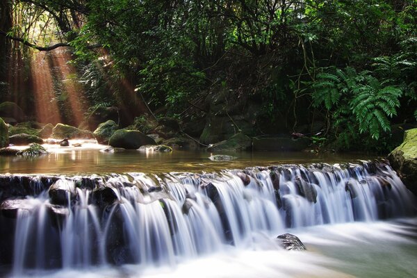 Wallpaper auf dem Desktop Fluss Wasserfall