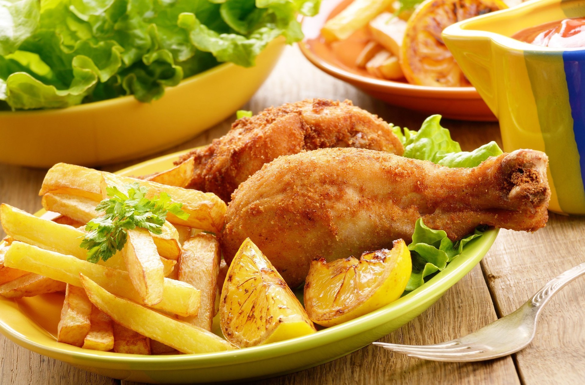 comida e bebida jantar almoço comida salada comida delicioso carne frango vegetal prato batatas fritas salada prato comida batata cozinha