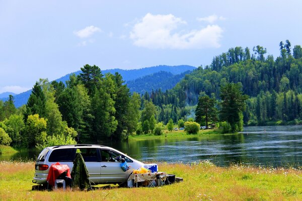 Férias no Lago de carro