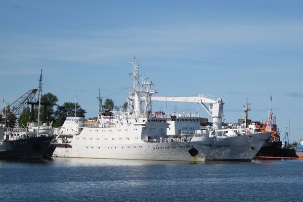 Hydrographic vessel Nikolay Matusevich in Lomonosov.