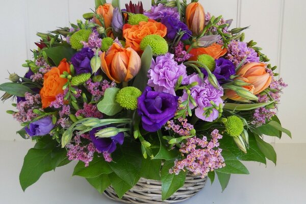 A BOUQUET OF FLOWERS IN A LARGE BASKET