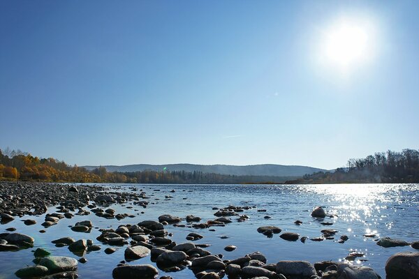 Flüsse, Teiche und Bäche, Wasser und Himmel