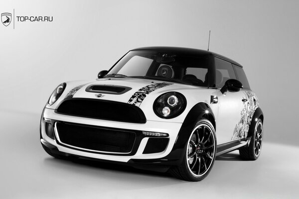 Foto do carro esportivo minicooper em preto e branco