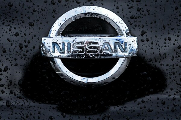 Emblema del coche de la marca Nissan