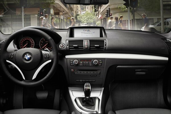 BMW interior oscuro frente