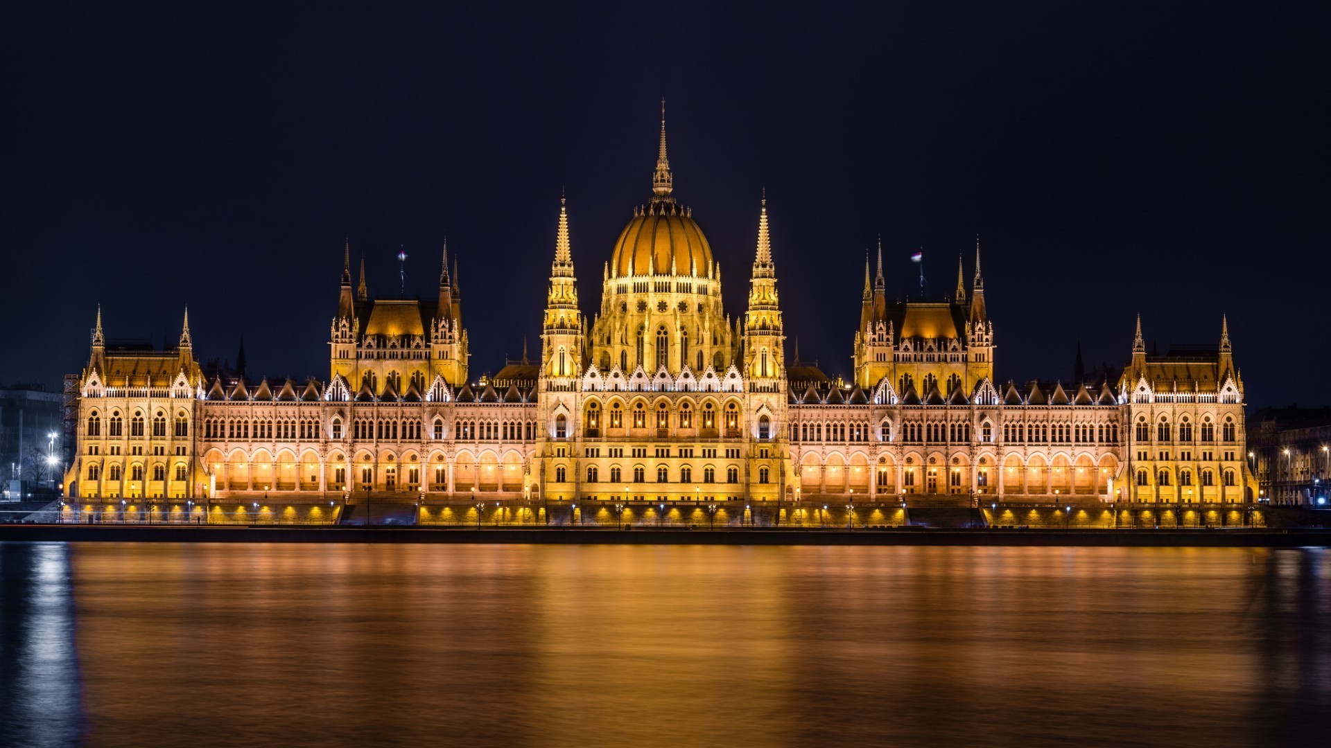 ville et architecture architecture voyage château maison ville soir crépuscule en plein air ciel tourisme administration rivière parlement rétro-éclairé point de repère spectacle eau lieu réflexion