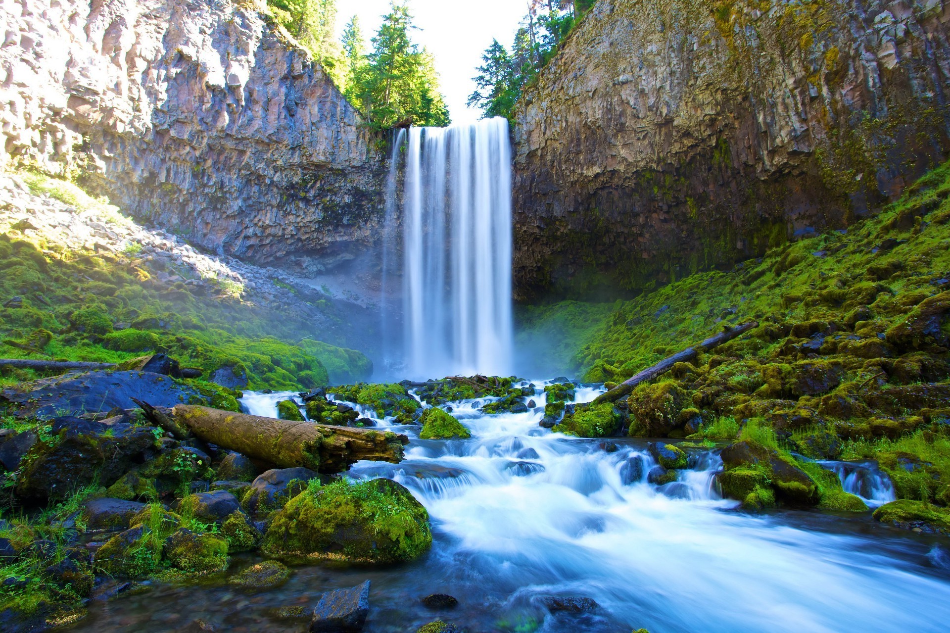 wasserfälle wasserfall wasser fluss fluss kaskade herbst natur rock landschaft holz moos blatt im freien reisen schrei berge fluss landschaftlich nass