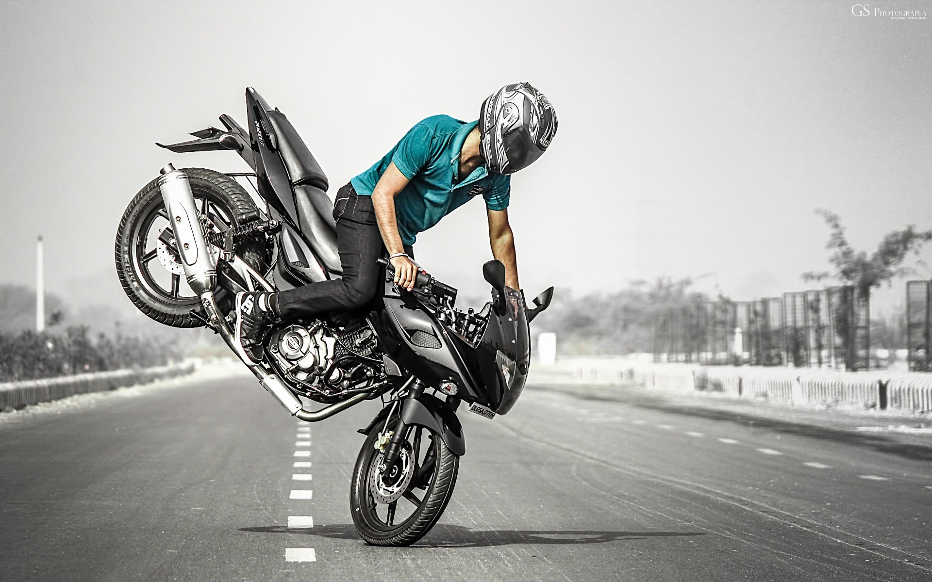 motos vélo route système de transport rue voiture roues dépêchez-vous rapide motard assis