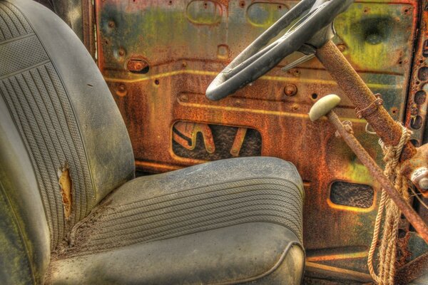 Interno di una vecchia auto retrò