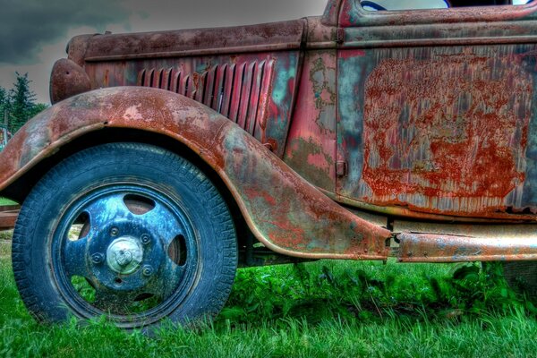 Auto retrò arrugginita. Vintage e vecchio retro auto