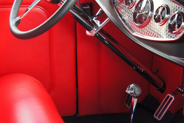 Belo carro retro interior