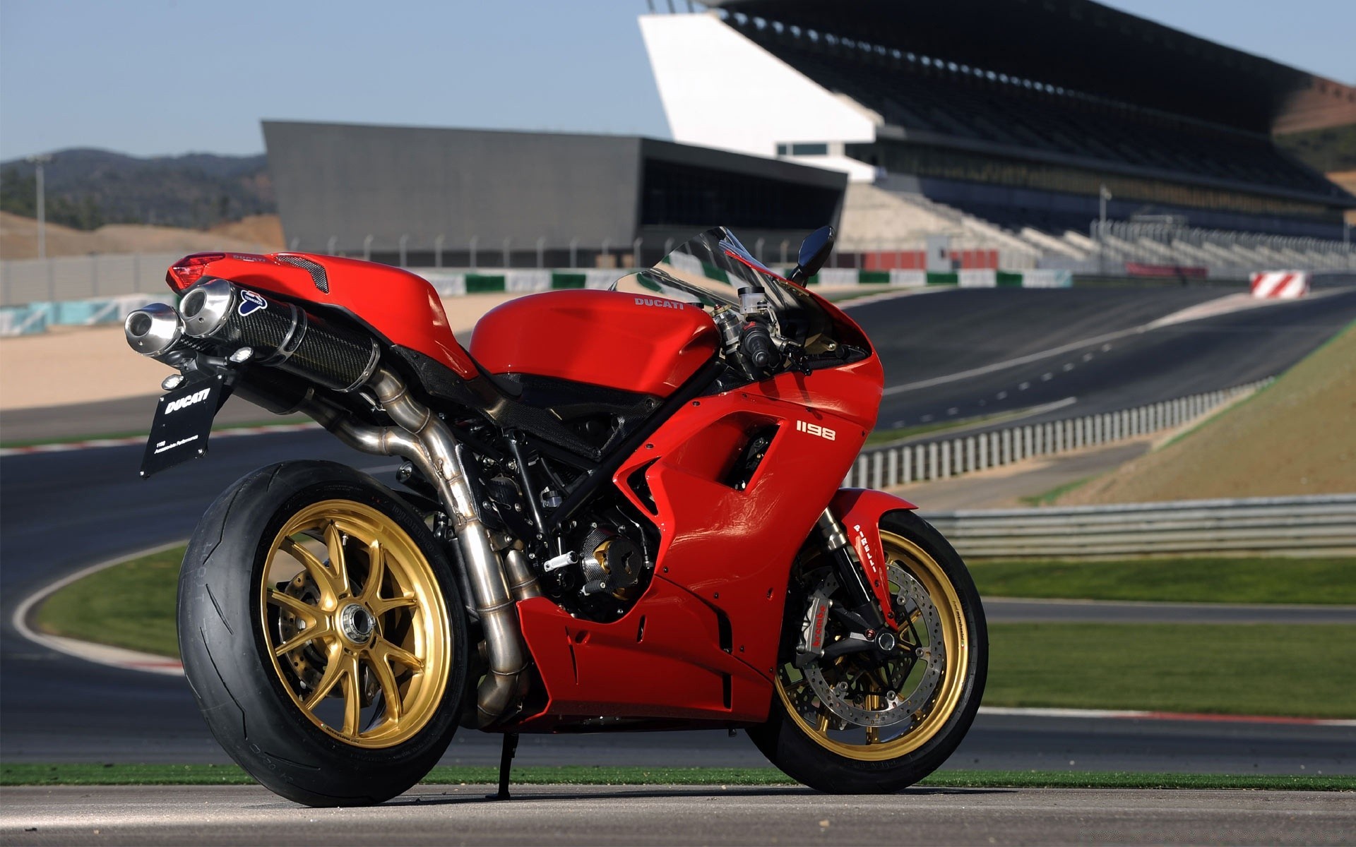 мотоцикл красный Ducati motorcycle red без смс