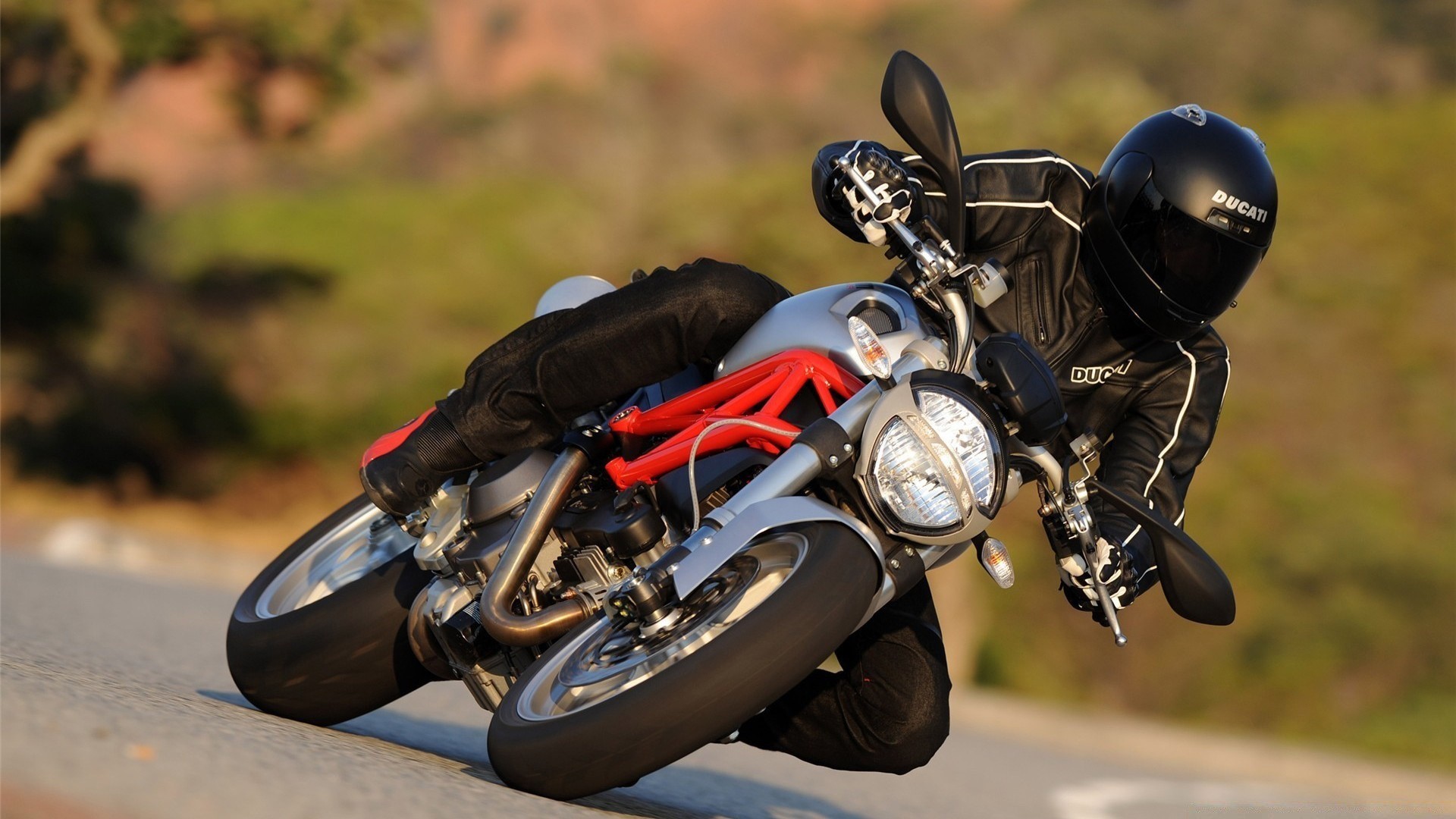 мотоцикл Ducati дорога без смс