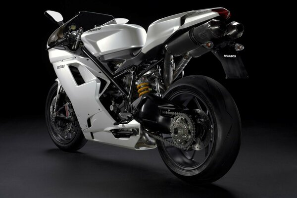 Moto sportiva grigia Ducati