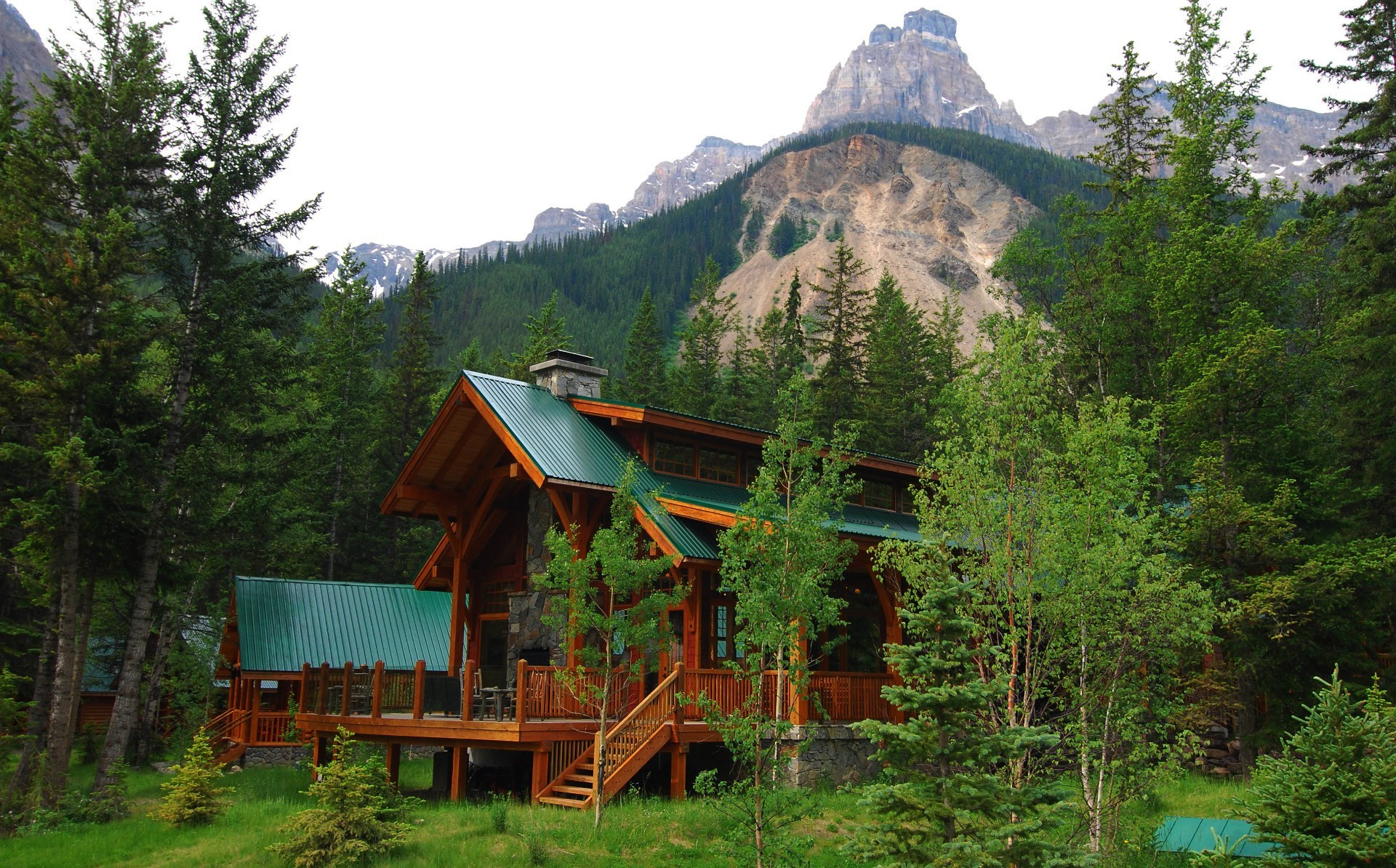 berge holz haus im freien reisen berge holz natur aus holz landschaft kabine sommer tageslicht hütte bungalow landschaftlich haus