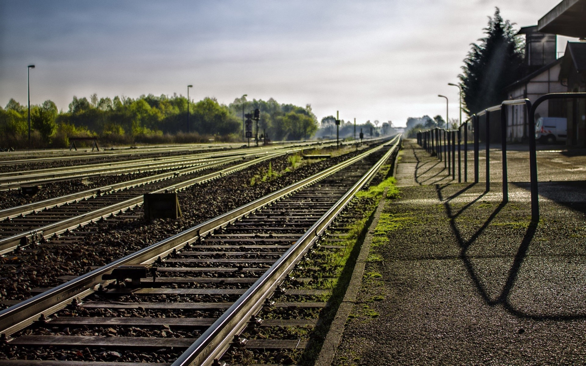 pociągi pociąg kolej system transportu podróż tor na zewnątrz światło dzienne droga niebo