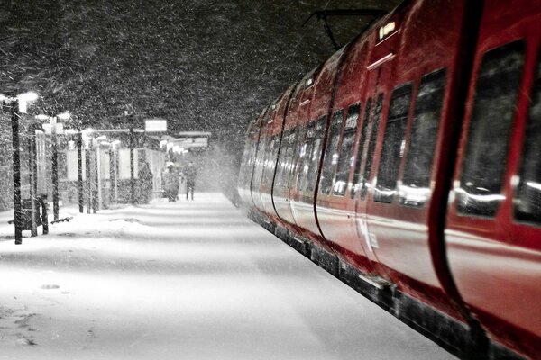 Winter empty Peron railway Station