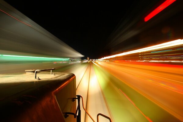 Vista del tren en movimiento desde la cabina