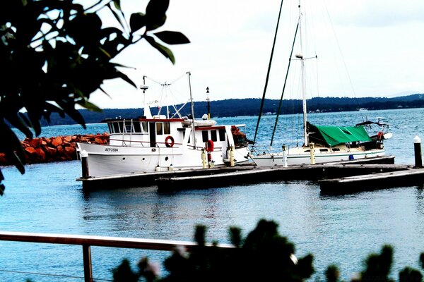 Boote und Yachten auf Meeresgrund