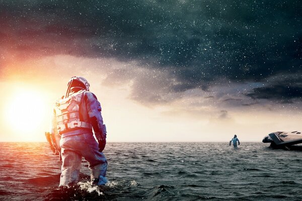 Astronaut, der zum Schiff geht